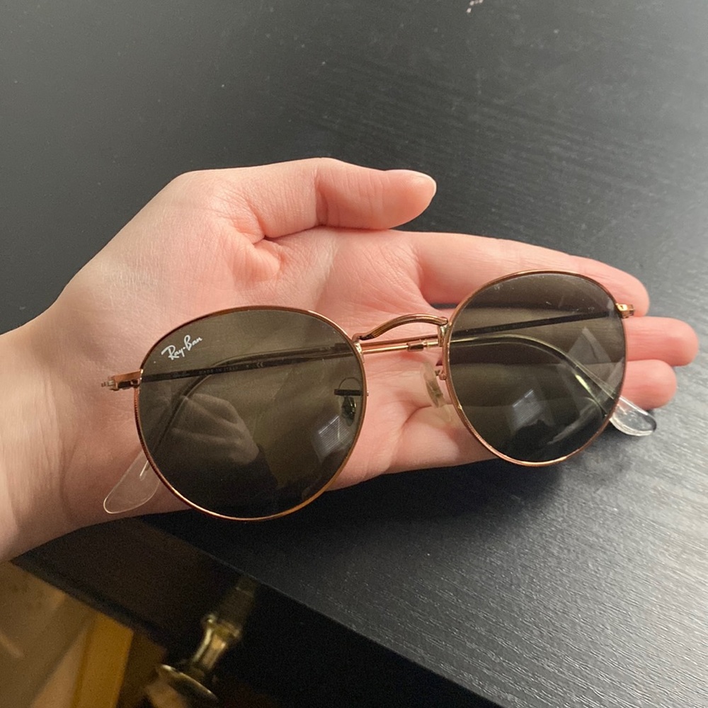 Ray ban round sun glasses with rose gold detailing